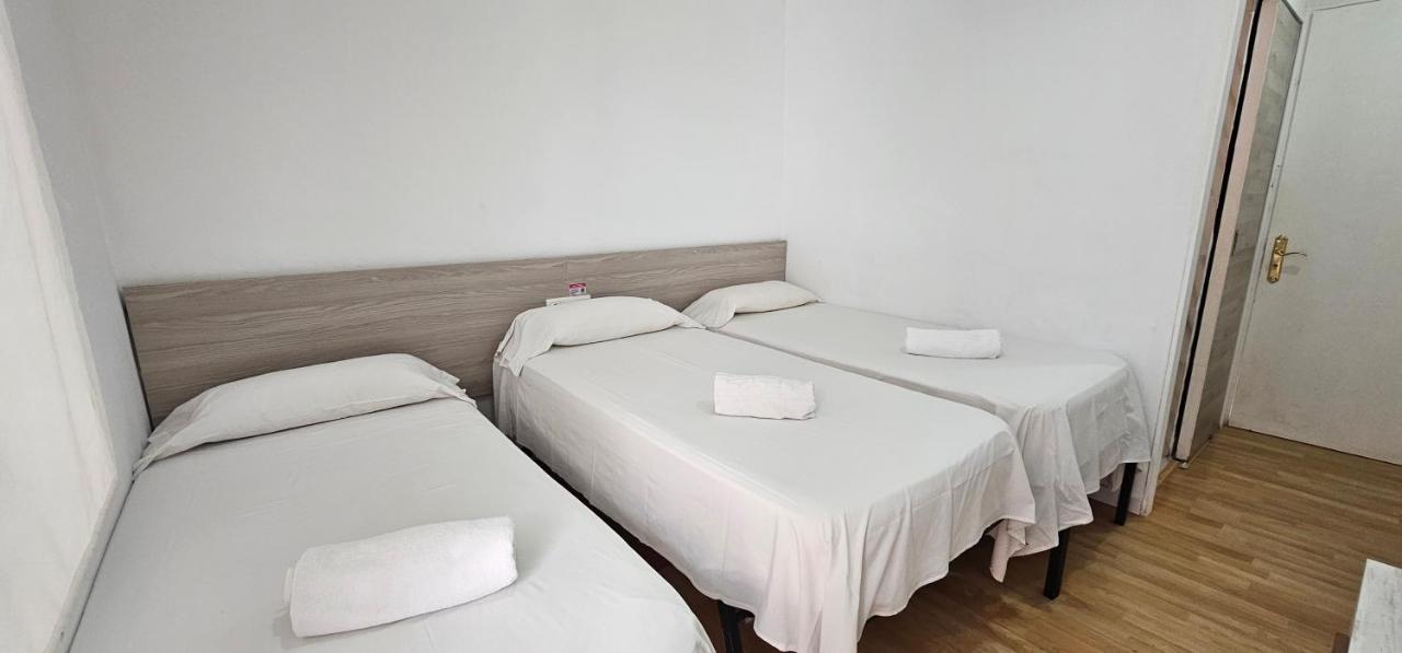 Hostal Montsant Салоу Экстерьер фото